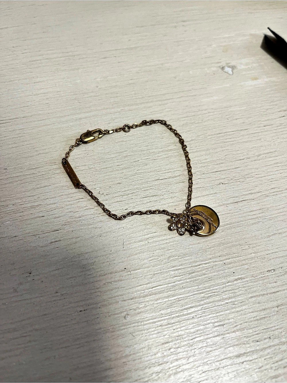 Marc Jacobs Daisy Charm Bracelet Gold